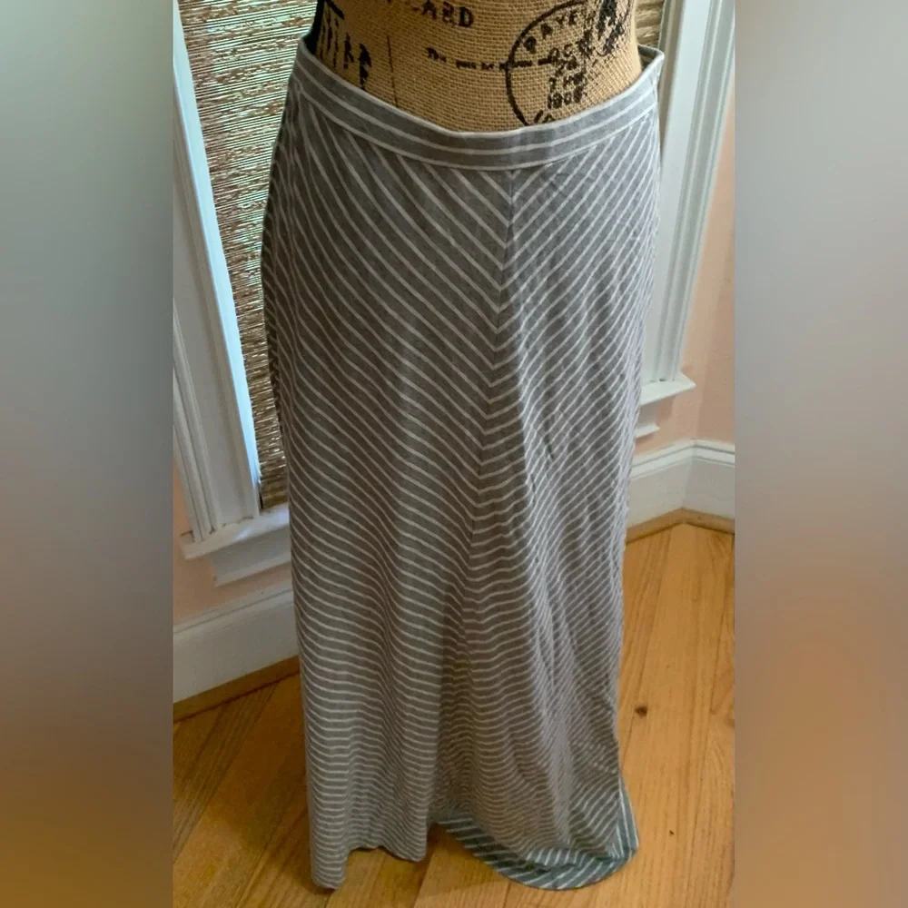 Lauren Conrad Gray and White Striped Maxi Skirt Size M NWT - Picture 1 of 6